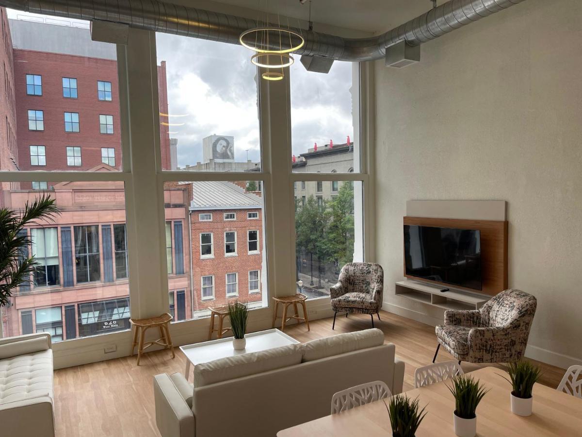 Lou-city Penthouse Suite! Savor Life With Hollyhock Apartment