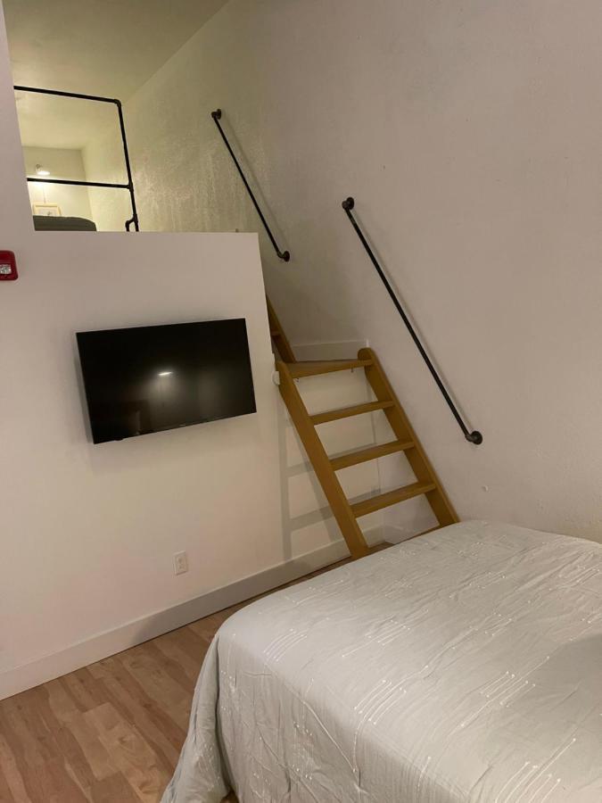 Lou-city Penthouse Suite! Savor Life With Hollyhock * Louisville