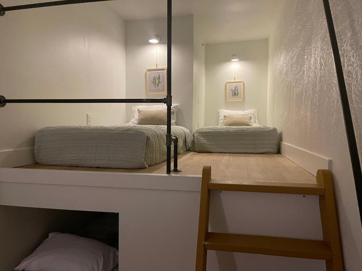 Lou-city Penthouse Suite! Savor Life With Hollyhock Apartment