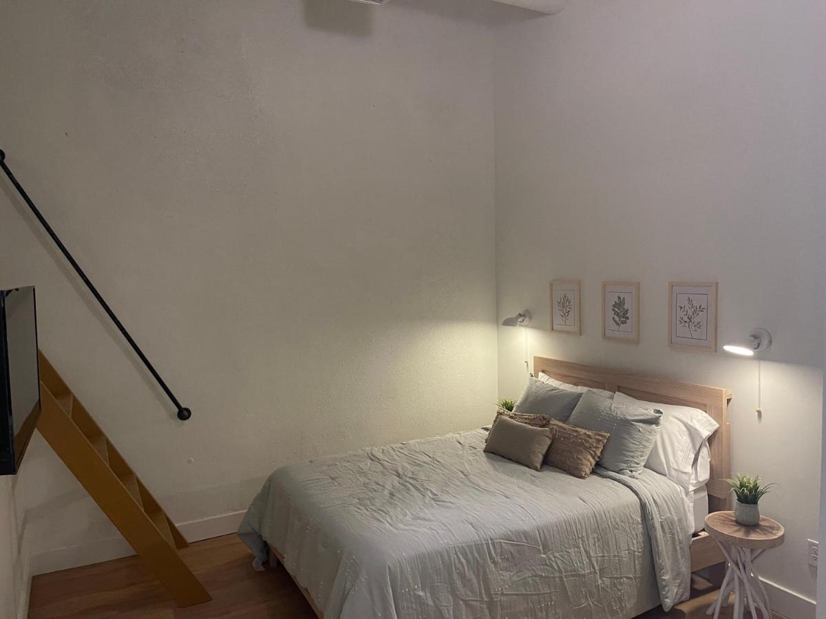 Lou-city Penthouse Suite! Savor Life With Hollyhock Apartamento